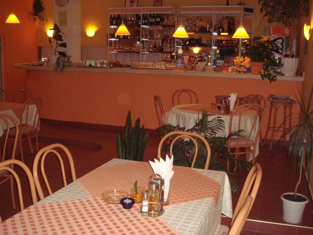 Family Hotel Central Kranevo Esterno foto